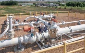 2 Technicians review a Pigging unit on a job site